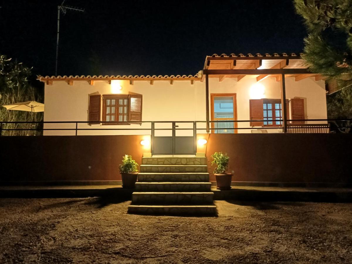 4 Seasons Villa Lavrio Exterior photo